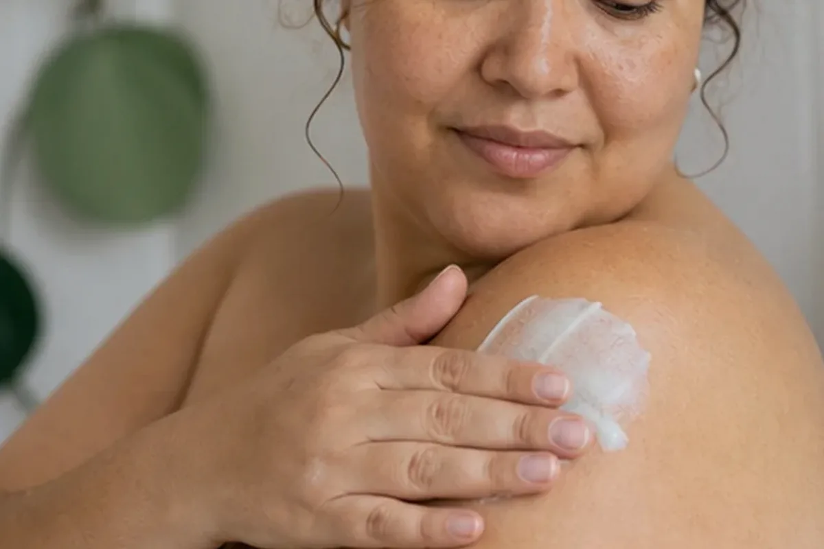 Authentischer Wohlfühlmoment passend zum Beauty-Thema Fußcreme für raue Haut