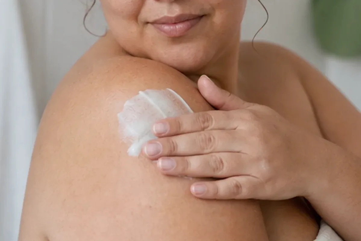 Hochwertige Beauty-Inszenierung zu Auswahlkriterien für Waxing-Set bei eingewachsenen Haaren