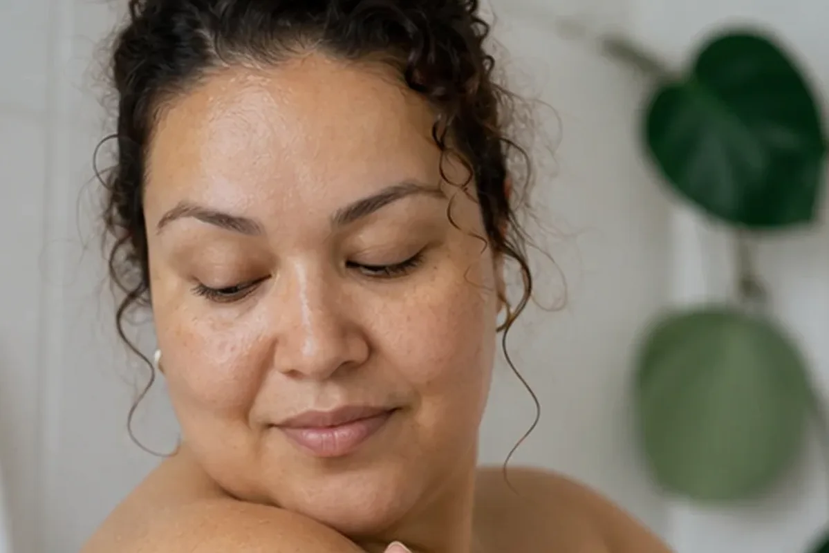 Hochwertige Beauty-Inszenierung zu Auswahlkriterien für Sugaring-Paste für eine schnelle Anwendung
