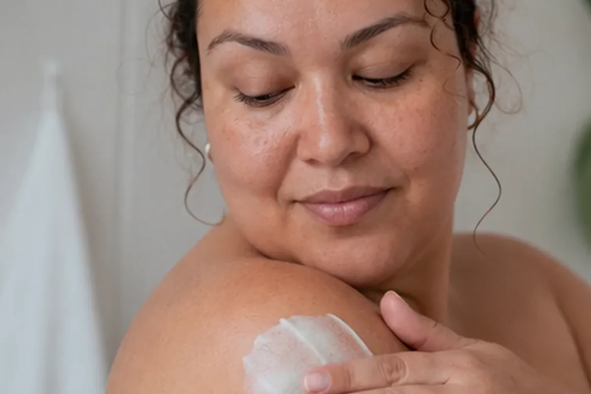 Authentische Beauty-Routine passend zum Thema Intimpflege für empfindliche Haut