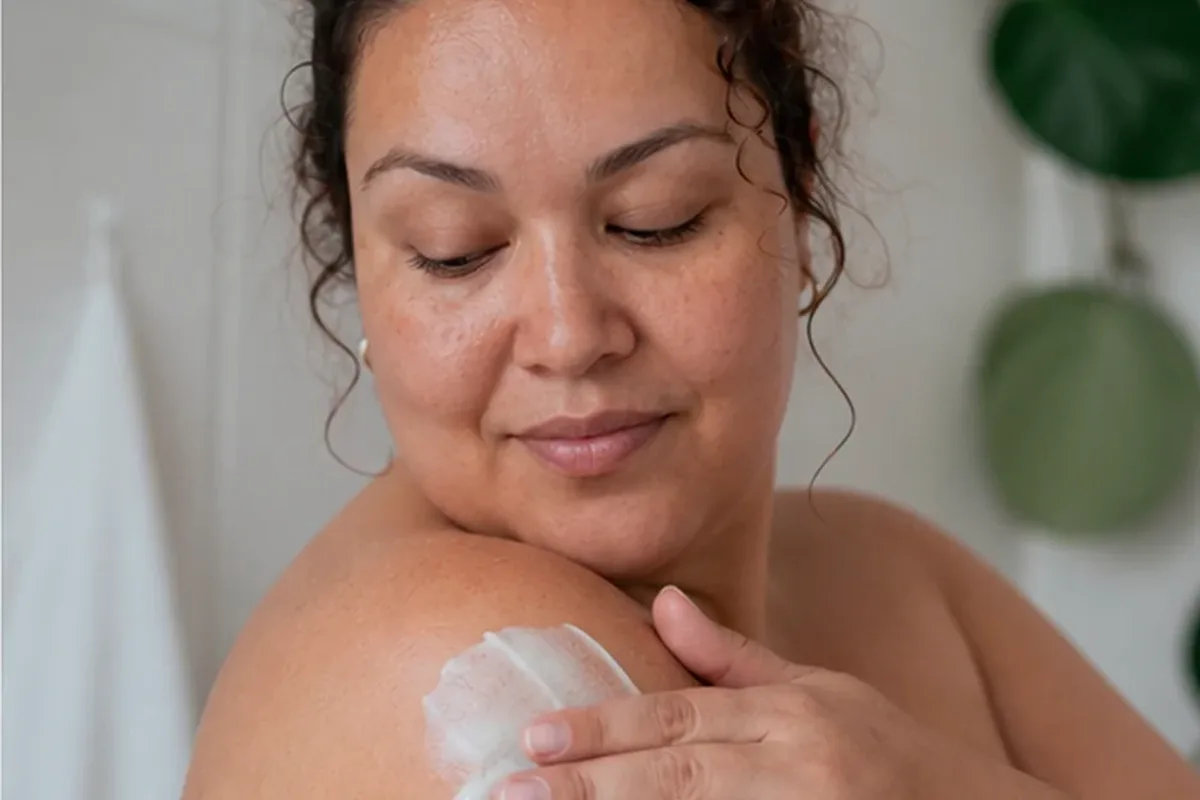 Hochwertige Beauty-Inszenierung zu Auswahlkriterien für Duschgel für trockene Haut