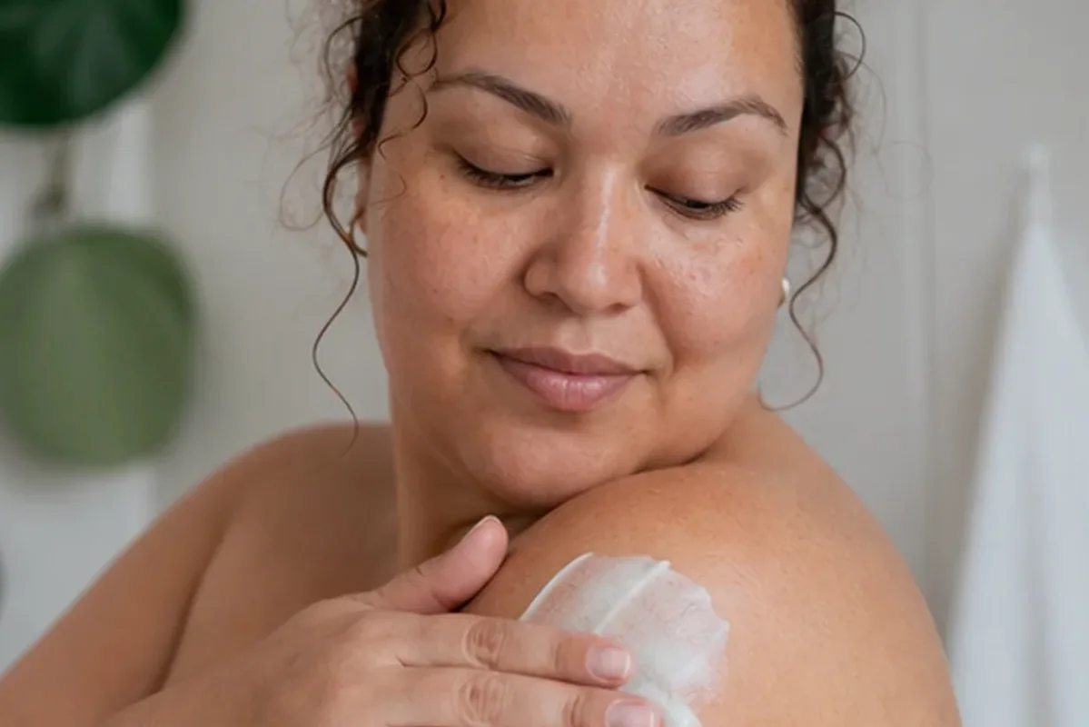 Authentische Beauty-Routine passend zum Thema Selbstbräuner für raue Haut