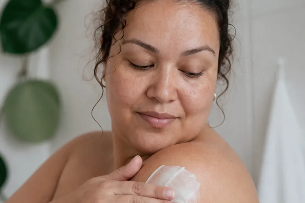 Redaktioneller Beauty-Moment zur Ausgangslage bei Badezusatz für trockene Haut