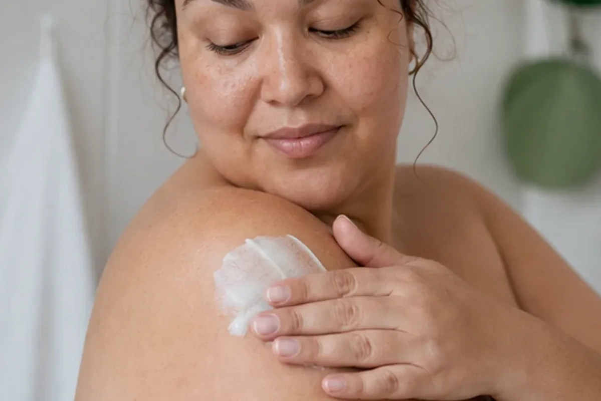 Emotionaler und authentischer Anwendungsmoment rund um Waxing-Set für eine schnelle Anwendung