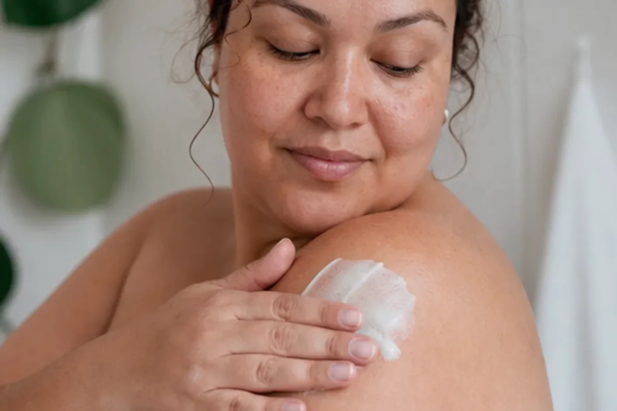 Authentische Beauty-Routine passend zum Thema Rasiergel für empfindliche Haut
