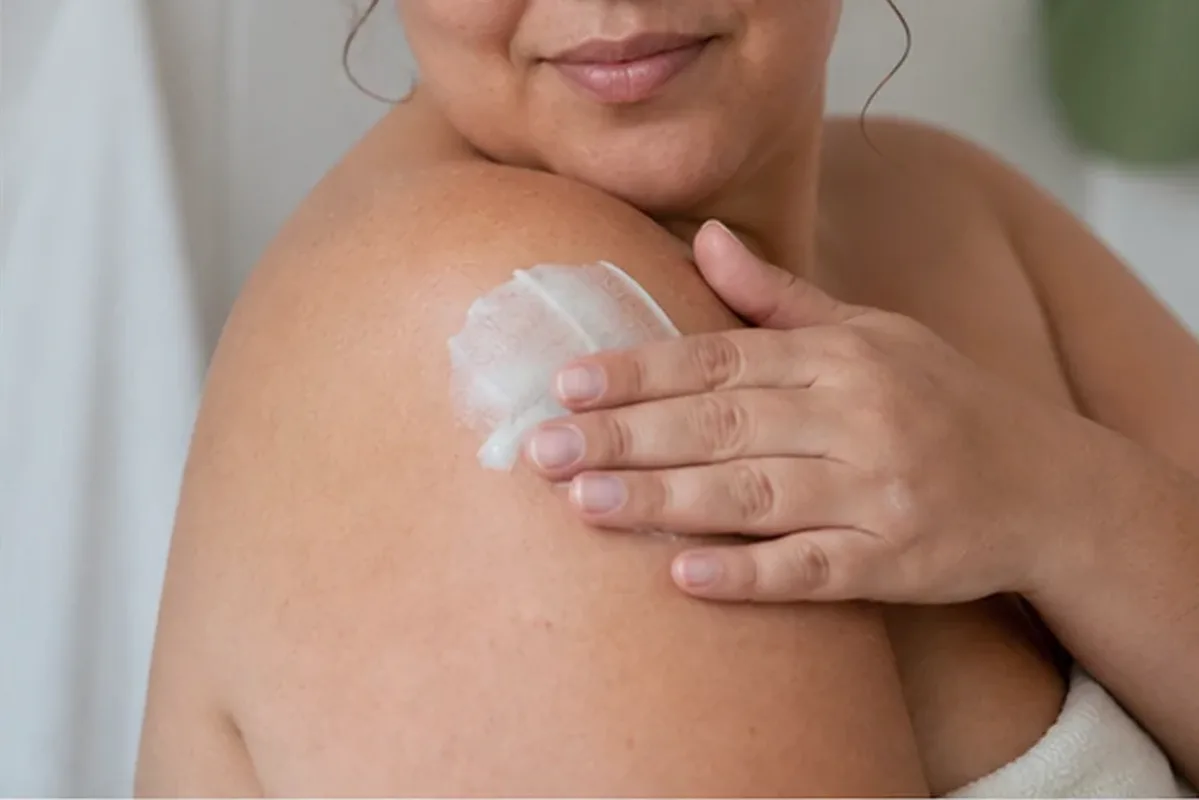 Redaktioneller Beauty-Moment zur Ausgangslage bei Rasiergel für dunkle Haare