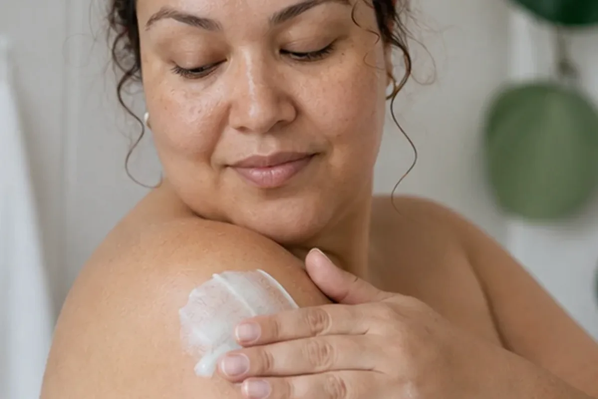 Authentische Beauty-Routine passend zum Thema Selbstbräuner für empfindliche Haut