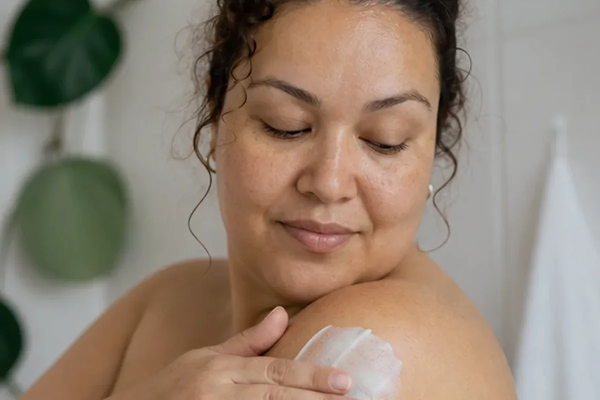Redaktioneller Beauty-Moment zur Ausgangslage bei Rasieröl für langanhaltende Glätte