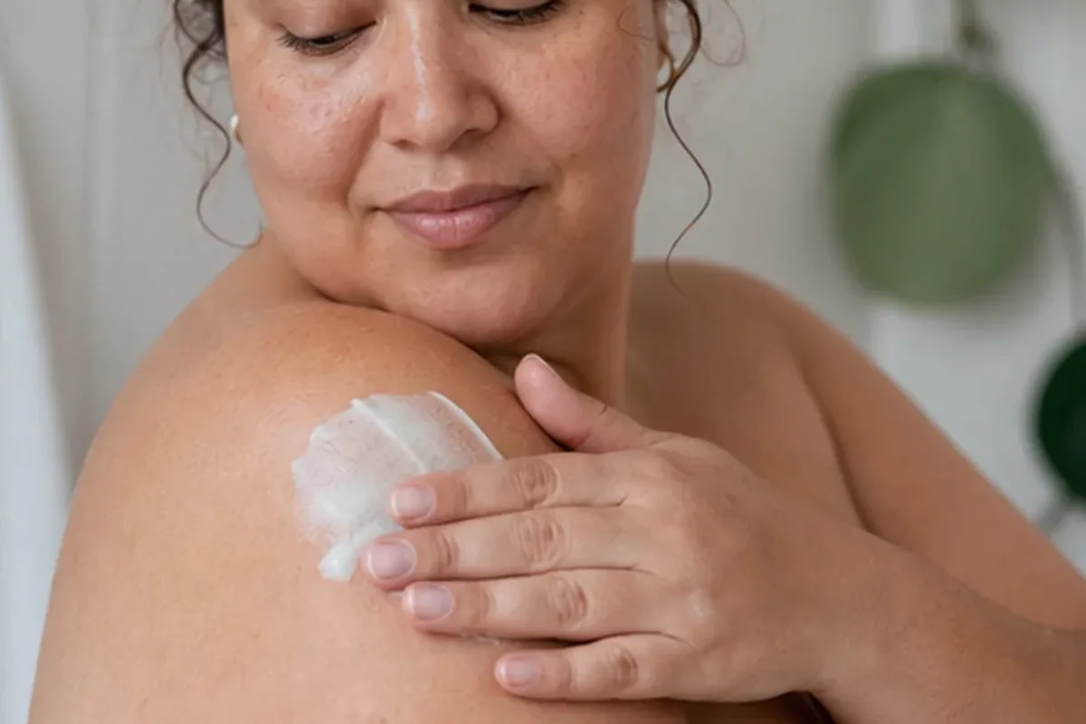 Authentische Beauty-Routine passend zum Thema Duschgel für raue Haut