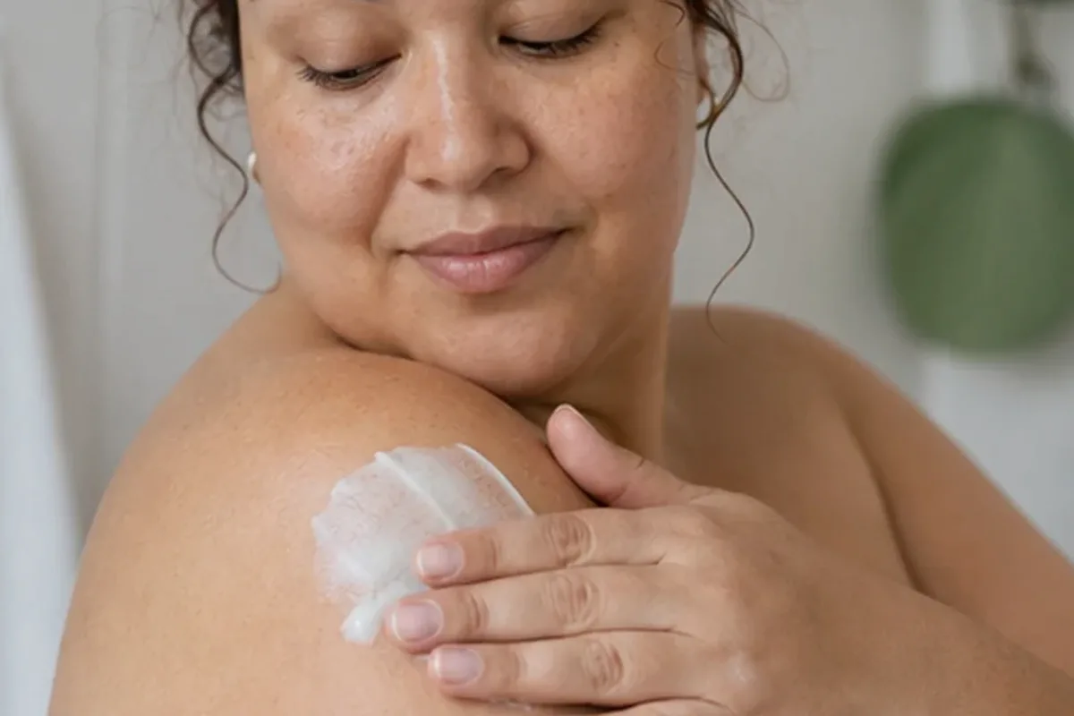 Emotionaler und authentischer Anwendungsmoment rund um Waxing-Set für empfindliche Haut