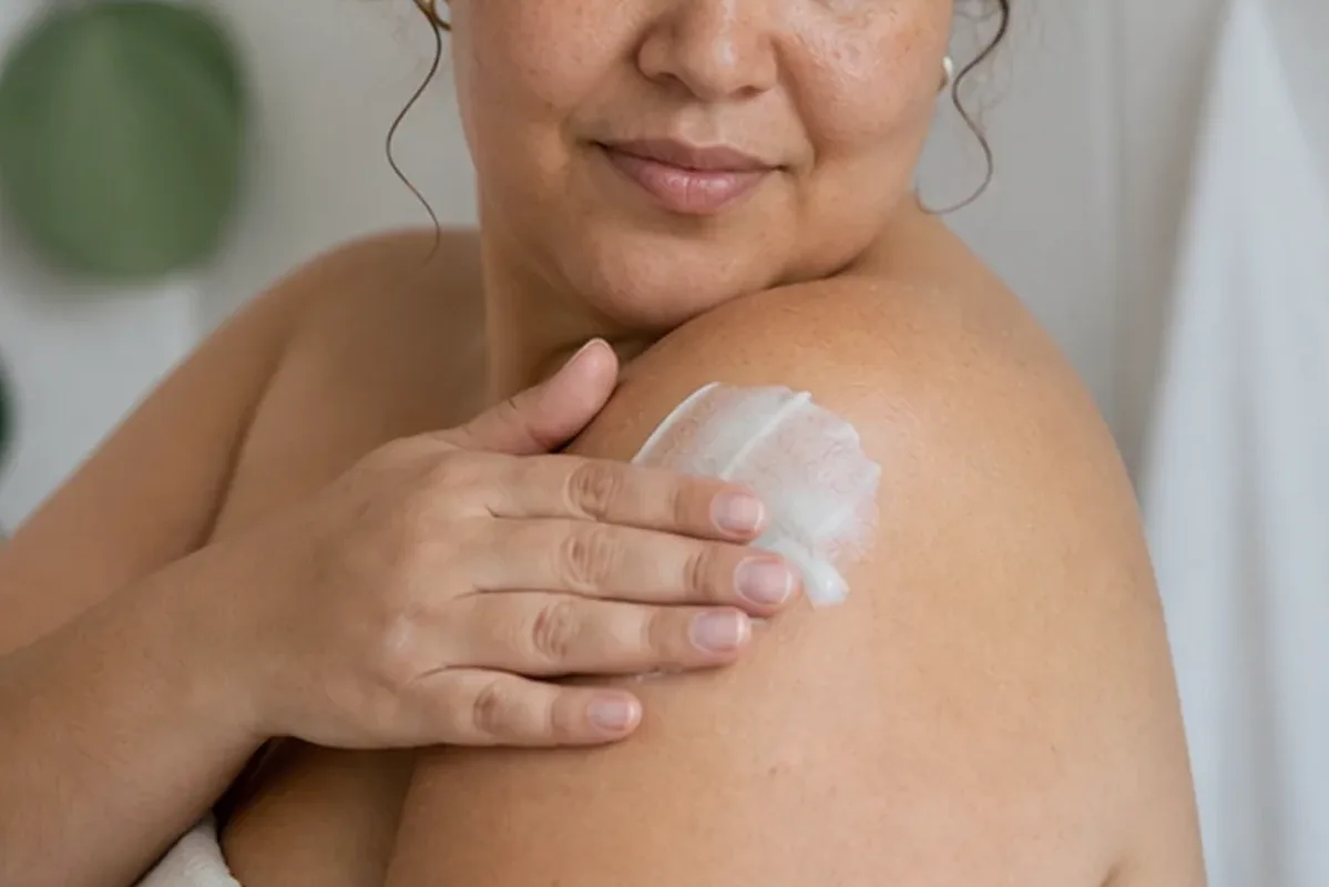 Authentische Beauty-Routine passend zum Thema Rasierhobel bei eingewachsenen Haaren