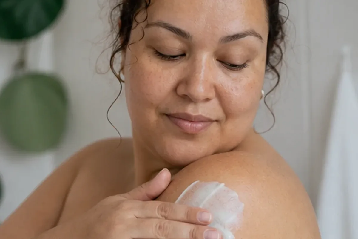 Authentische Beauty-Routine passend zum Thema Bikinizonen-Trimmer für empfindliche Haut