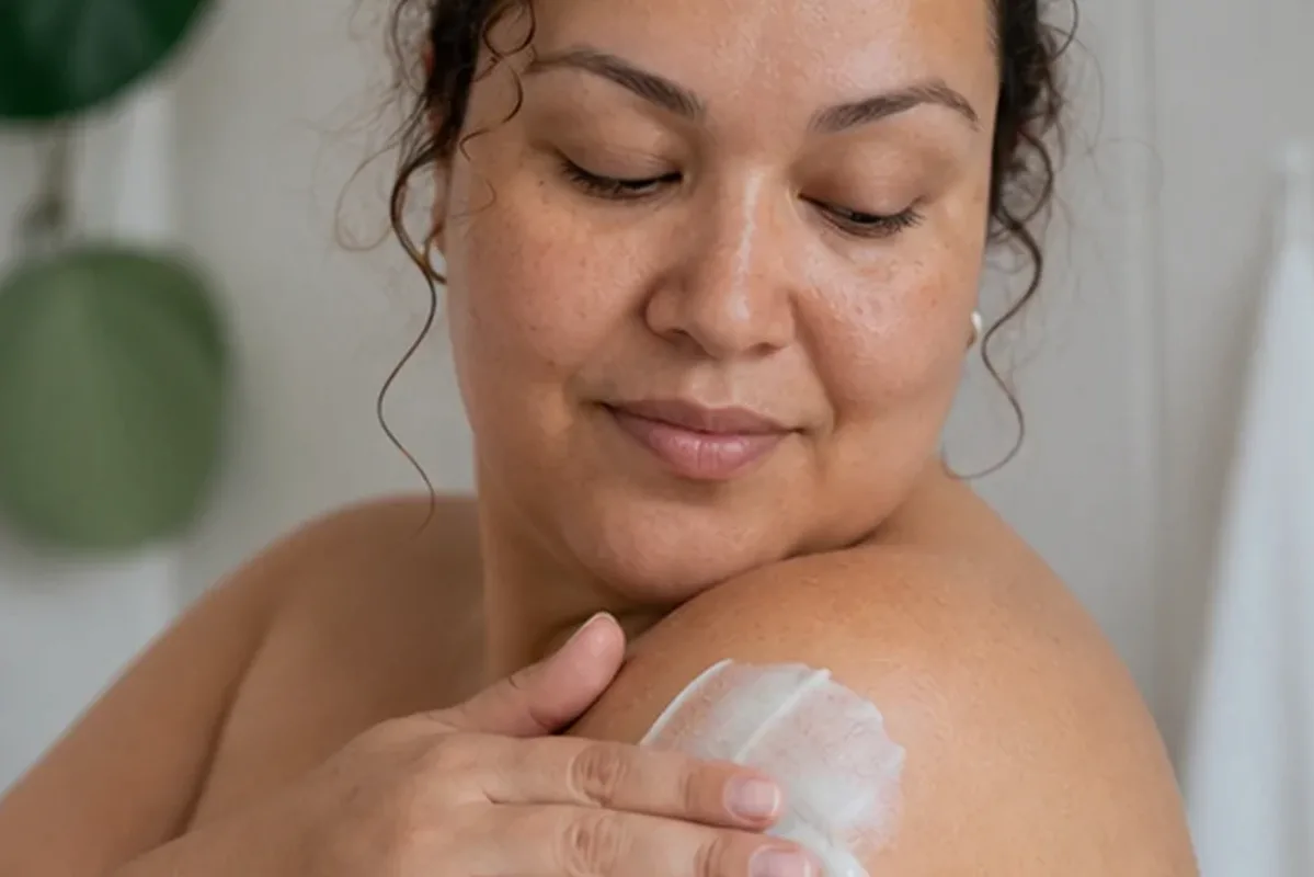 Authentischer Wohlfühlmoment passend zum Beauty-Thema After-Shave-Pflege für feine Haare