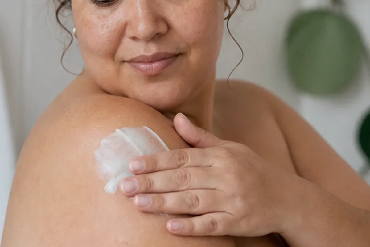 Authentische Beauty-Routine passend zum Thema Augenbrauen-Trimmer für dunkle Haare