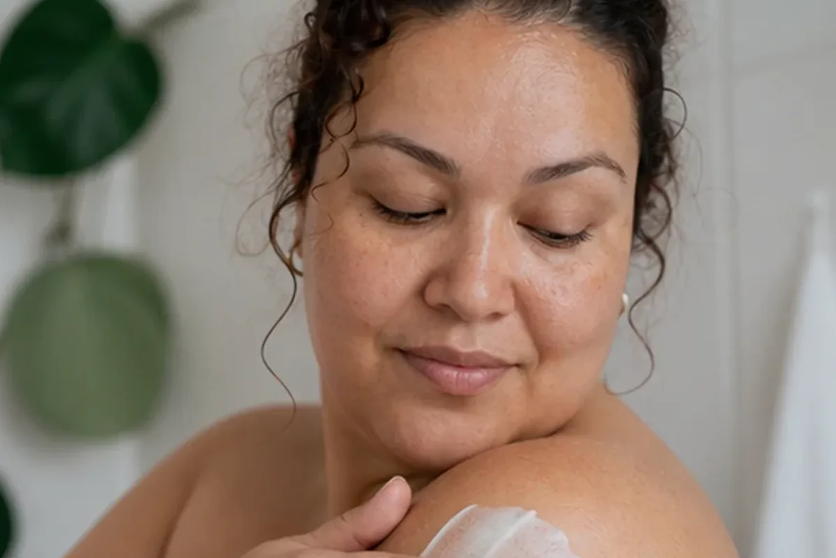 Authentische Beauty-Routine passend zum Thema Waxing-Set für empfindliche Haut