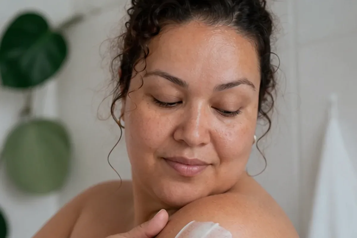 Authentische Beauty-Routine passend zum Thema Rasiergel für feine Haare