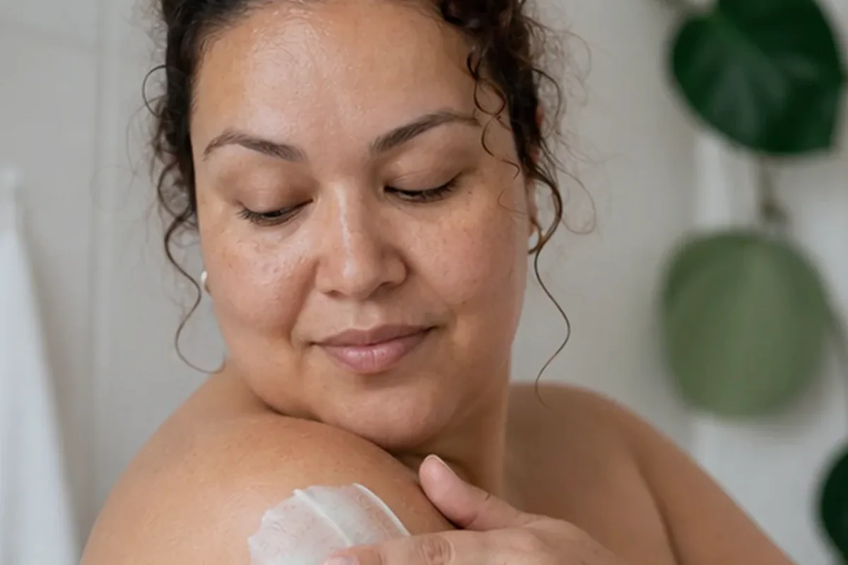 Authentische Beauty-Routine passend zum Thema Waxing-Set für feine Haare