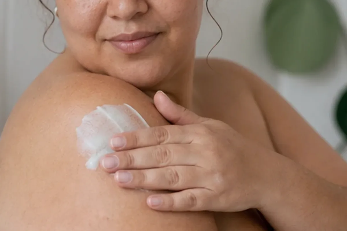 Redaktionelle Detailaufnahme zur Orientierung bei Augenbrauen-Trimmer für dunkle Haare