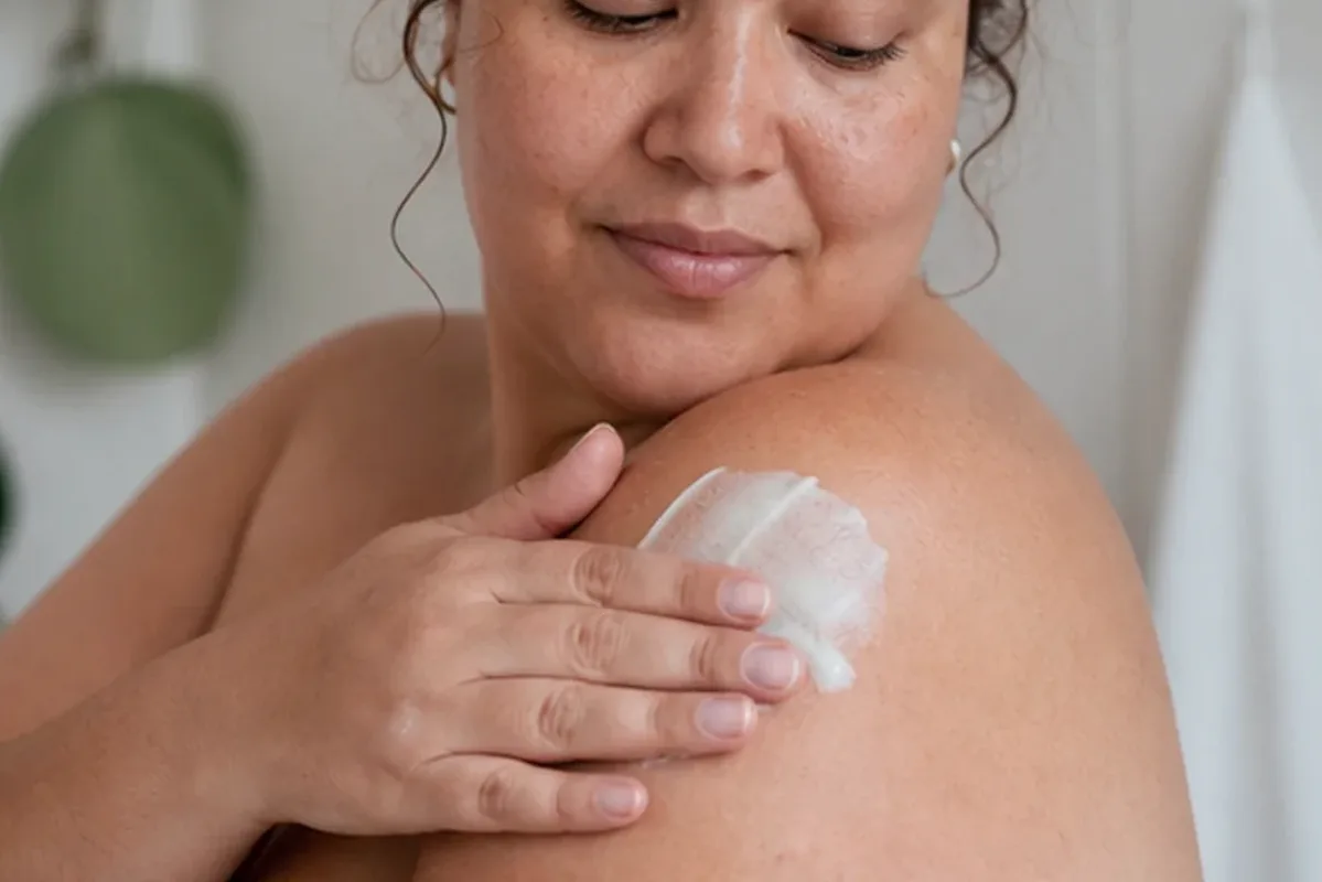 Hochwertige Beauty-Inszenierung zu Auswahlkriterien für Intimpflege für trockene Haut