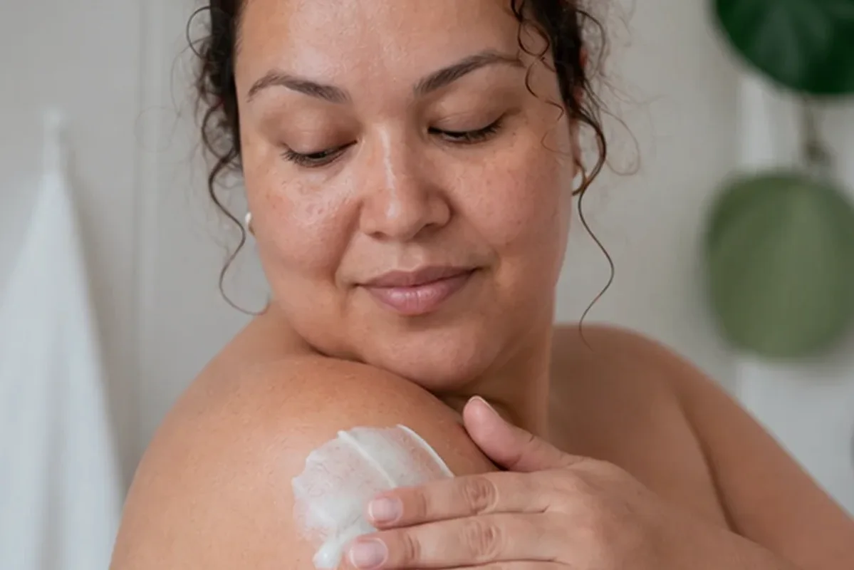 Hochwertige Beauty-Inszenierung zu Auswahlkriterien für Bikinizonen-Trimmer bei Rasurbrand