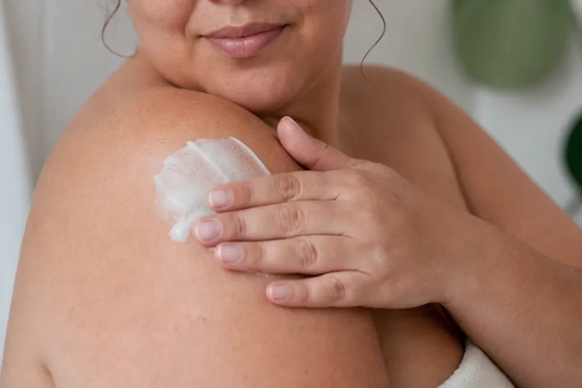 Authentische Beauty-Routine passend zum Thema Sugaring-Paste für langanhaltende Glätte