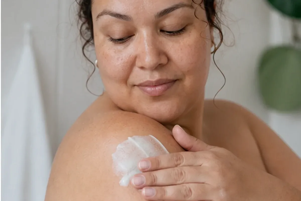Hochwertige Beauty-Inszenierung zu Auswahlkriterien für Duschgel für empfindliche Haut