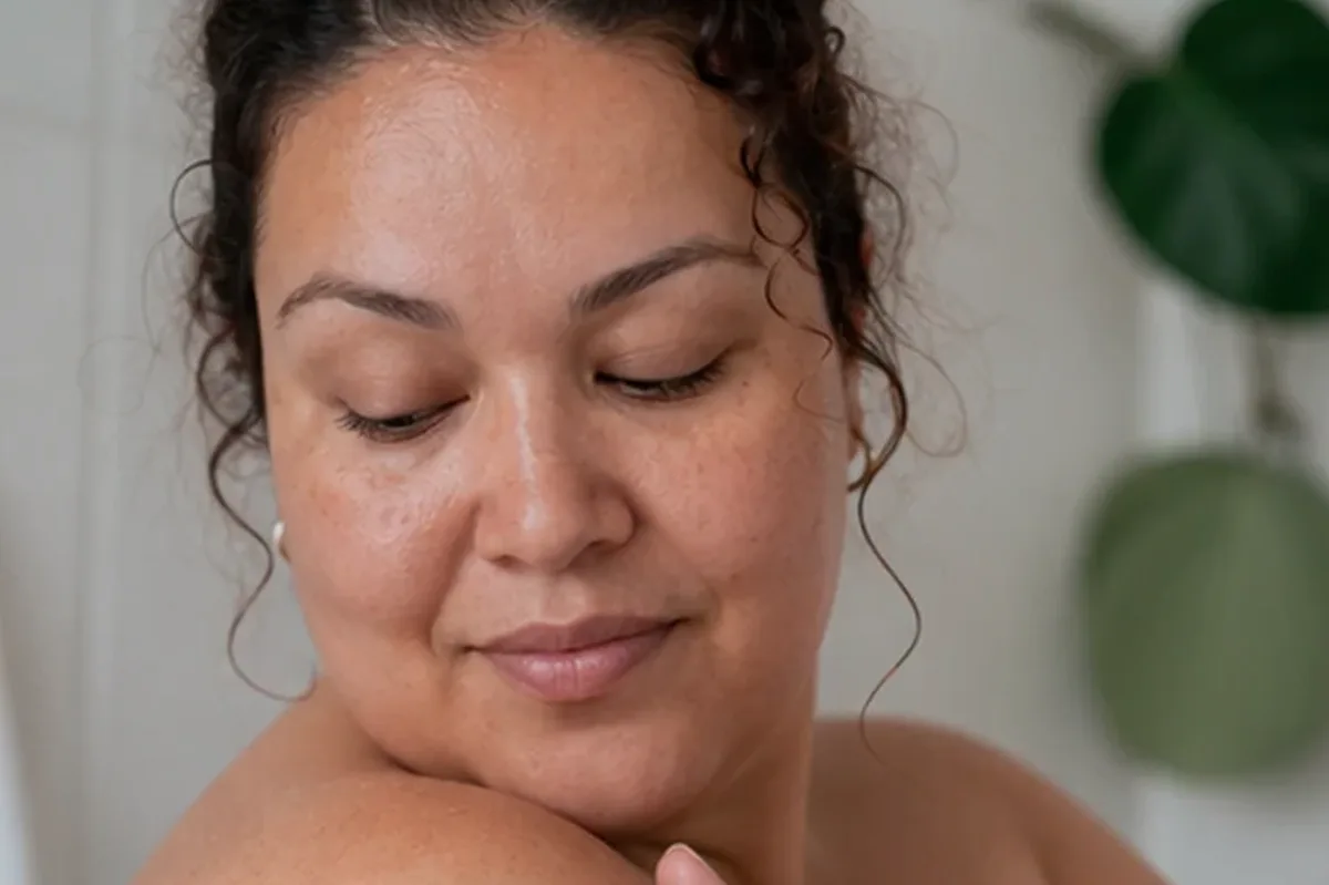 Authentische Beauty-Routine passend zum Thema Körperpeeling für müde Füße