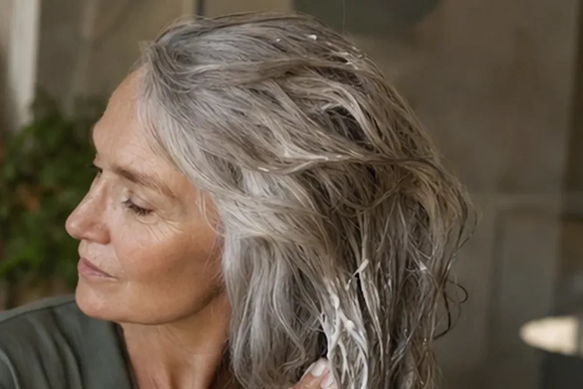 Authentische Beauty-Routine passend zum Thema Haartrockner bei Haarbruch