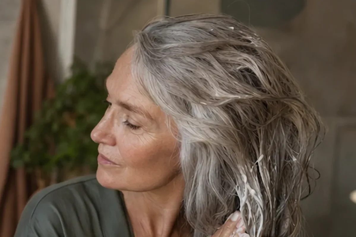 Redaktioneller Beauty-Moment zur Ausgangslage bei Mildes Shampoo für empfindliche Kopfhaut
