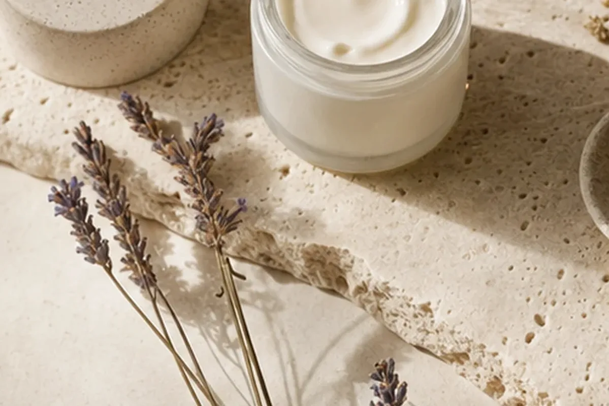 Hochwertige Beauty-Inszenierung zu Auswahlkriterien für Reinigungsöl für Mischhaut