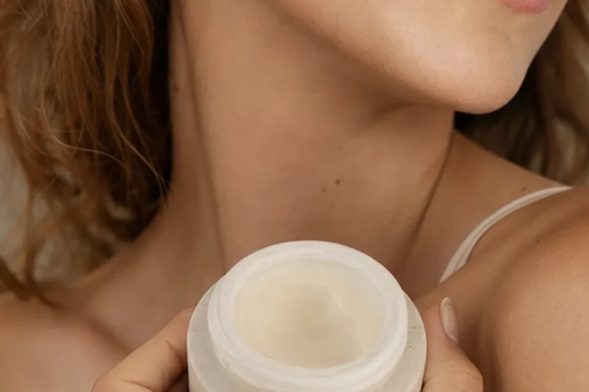 Redaktionelle Detailaufnahme zur Orientierung bei Männer-Sonnenschutz für empfindliche Haut