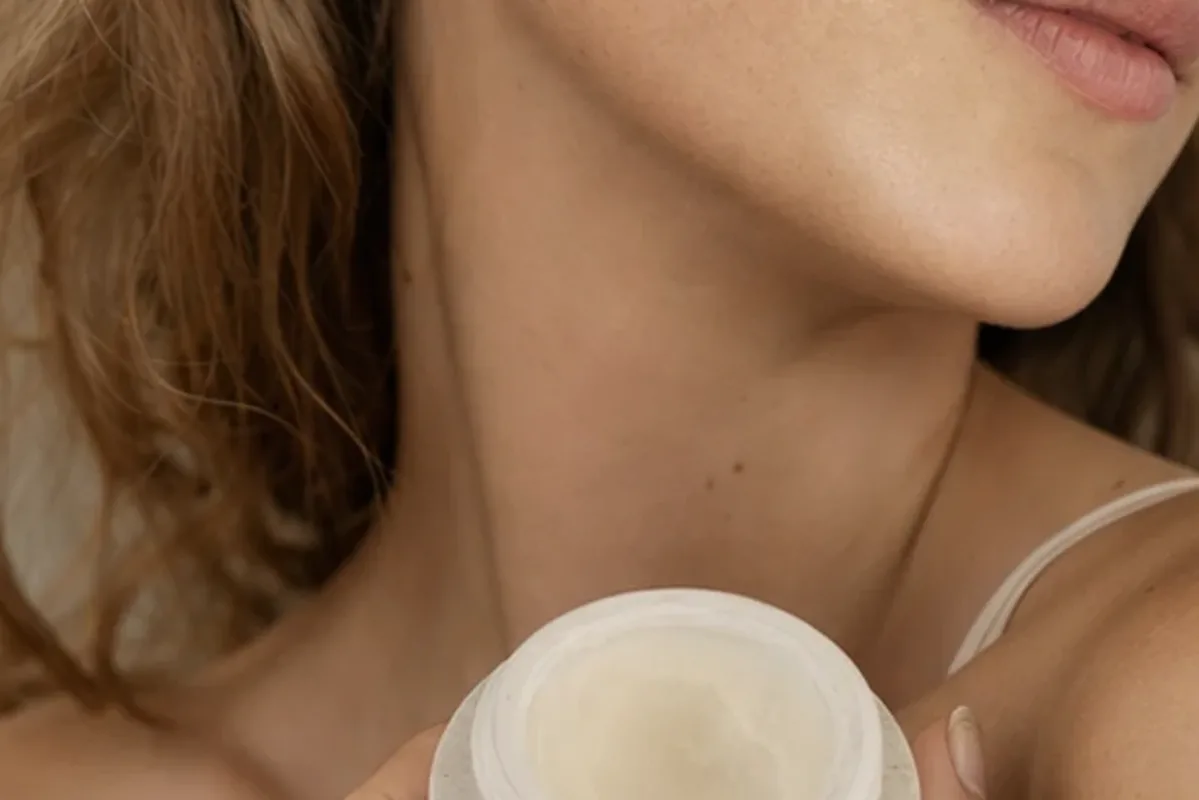 Redaktionelle Detailaufnahme zur Orientierung bei Männer-Deodorant für fettige Haut