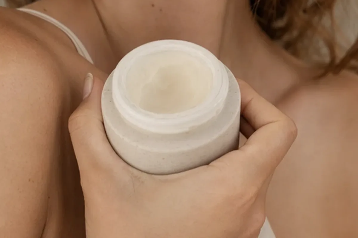Hochwertige Beauty-Inszenierung zu Auswahlkriterien für Männer-Shampoo für fettige Haut