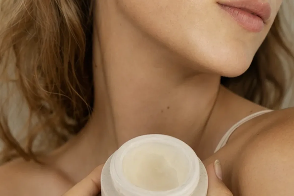 Hochwertige Beauty-Inszenierung zu Auswahlkriterien für Männer-Körperpflege für trockene Haut
