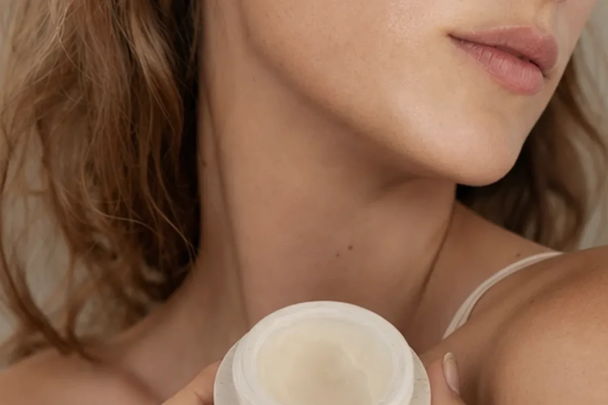 Hochwertige Beauty-Inszenierung zu Auswahlkriterien für Make-up-Pinsel für ölige Haut