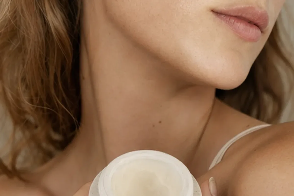 Redaktionelle Detailaufnahme zur Orientierung bei Bronzer für langen Halt