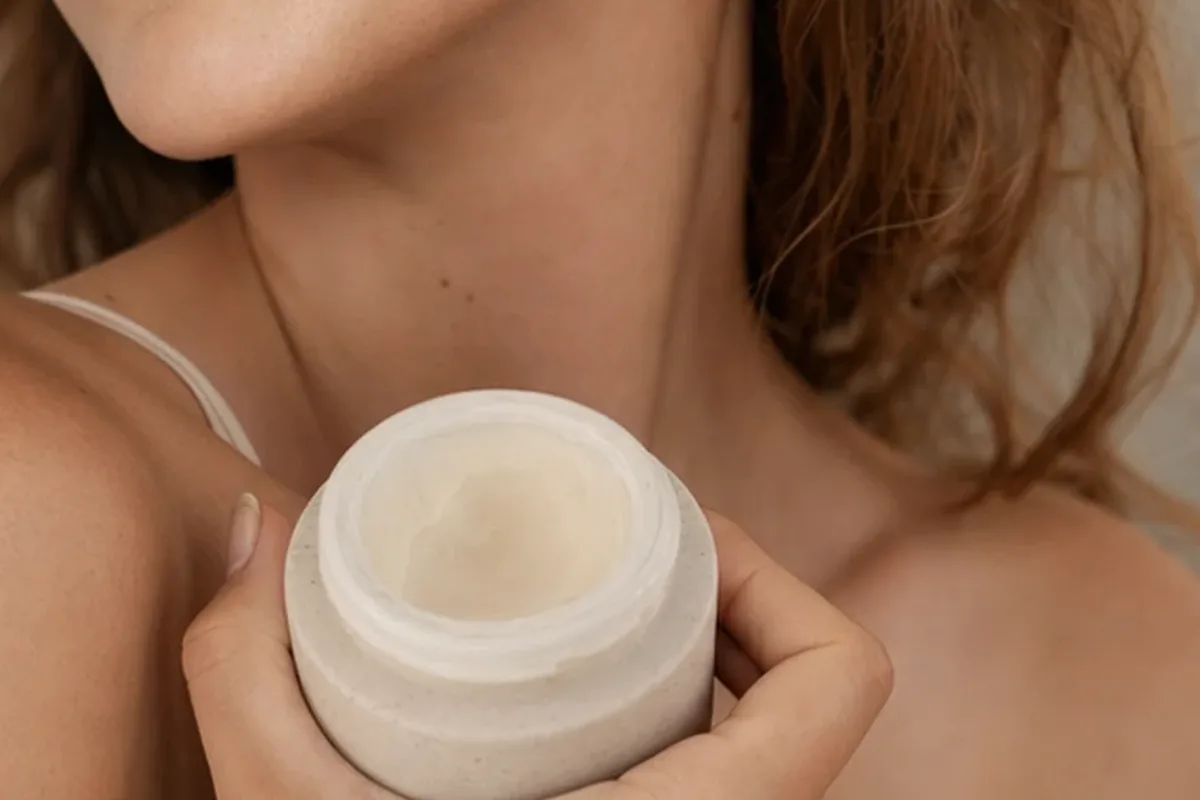 Redaktionelle Detailaufnahme zur Orientierung bei Setting Spray für ölige Haut