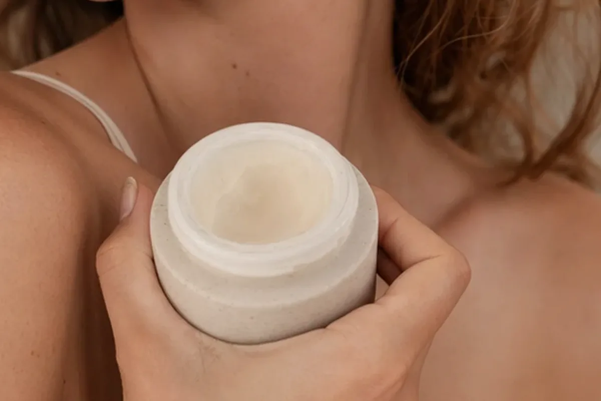 Redaktionelle Detailaufnahme zur Orientierung bei Setting Spray für trockene Haut