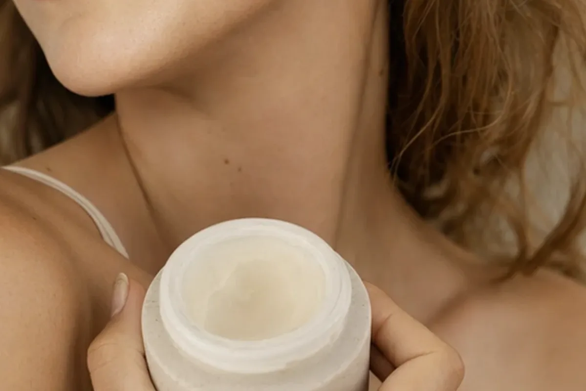 Hochwertige Beauty-Inszenierung zu Auswahlkriterien für Männer-Shampoo für empfindliche Haut