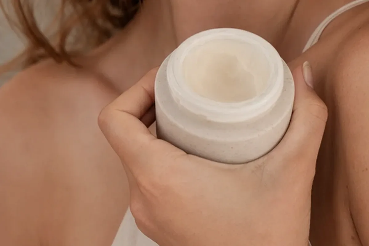 Hochwertige Beauty-Inszenierung zu Auswahlkriterien für Chemisches Peeling für Mischhaut