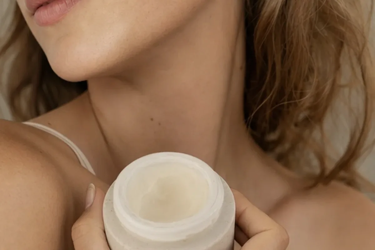 Hochwertige Beauty-Inszenierung zu Auswahlkriterien für Männer-Körperpflege für trockene Haut