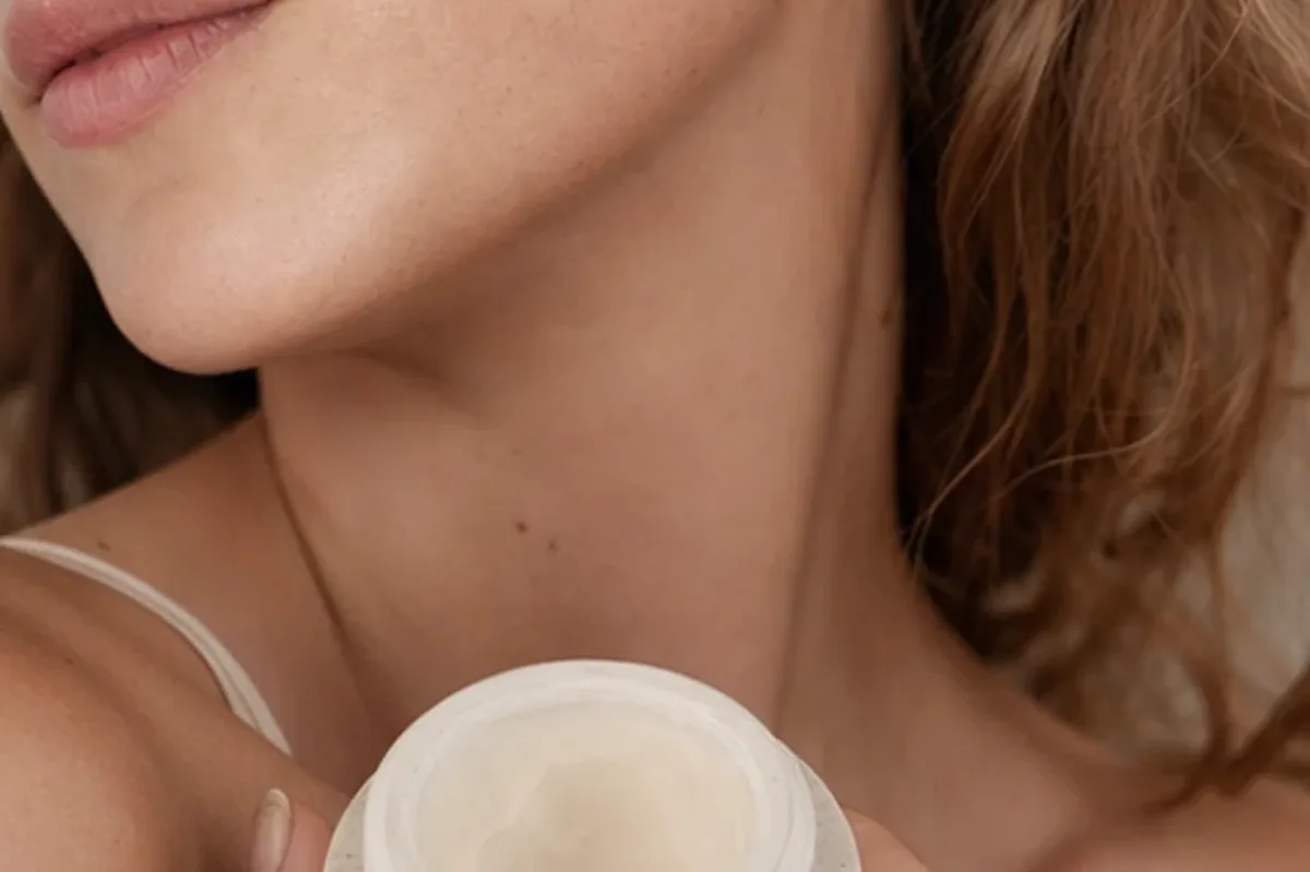Hochwertige Beauty-Inszenierung zu Auswahlkriterien für Männer-Gesichtscreme für empfindliche Haut