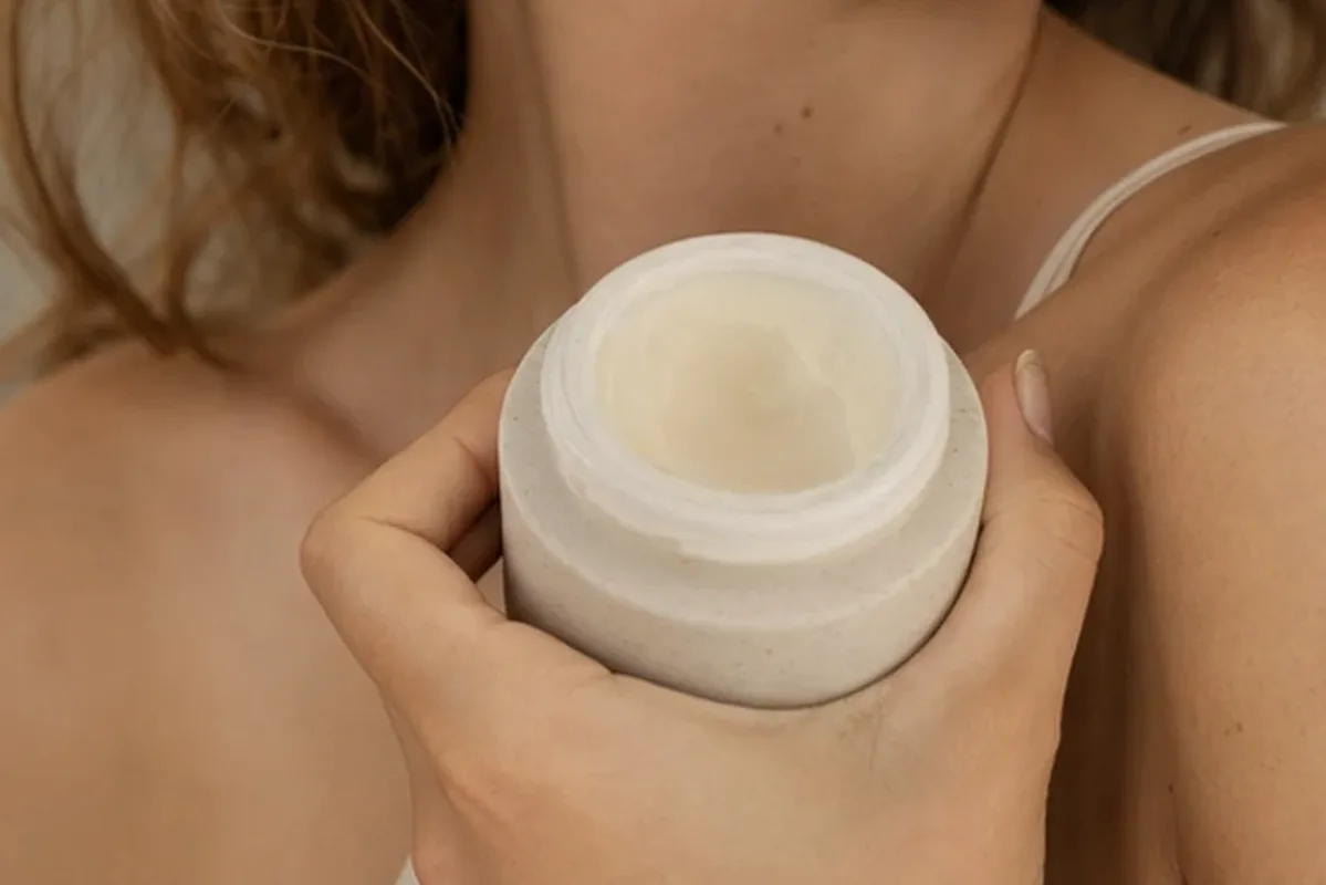 Hochwertige Beauty-Inszenierung zu Auswahlkriterien für Primer für langen Halt