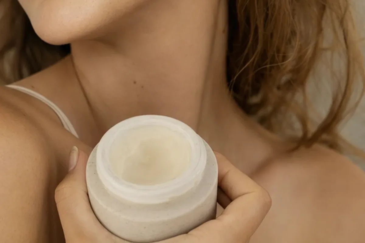 Hochwertige Beauty-Inszenierung zu Auswahlkriterien für Bartshampoo für fettige Haut