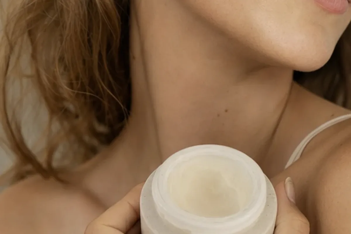Redaktionelle Detailaufnahme zur Orientierung bei Männer-Shampoo für Pflege-Einsteiger