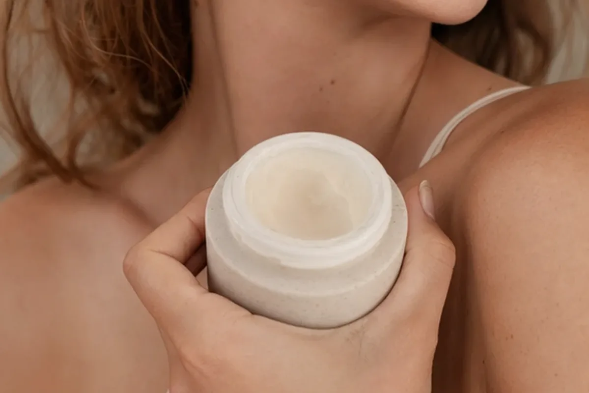 Redaktionelle Detailaufnahme zur Orientierung bei Feuchtigkeitsserum für unreine Haut