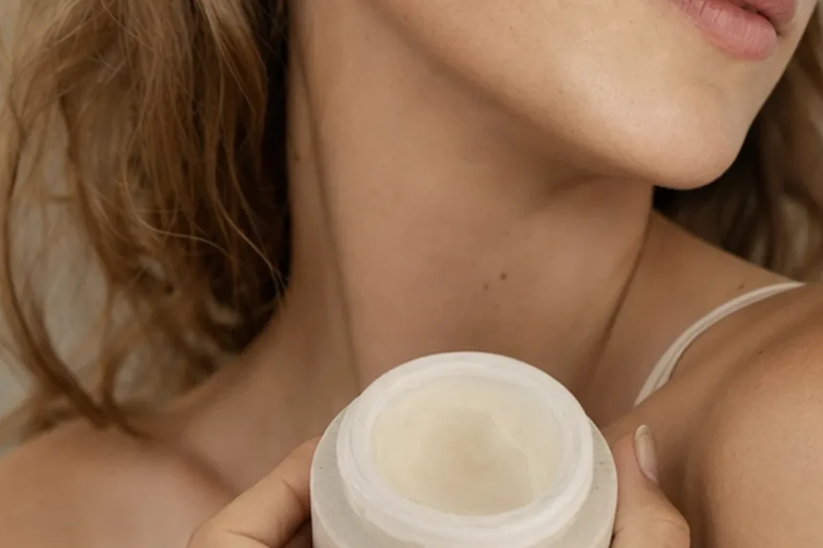 Redaktionelle Detailaufnahme zur Orientierung bei Niacinamid-Serum für Mischhaut