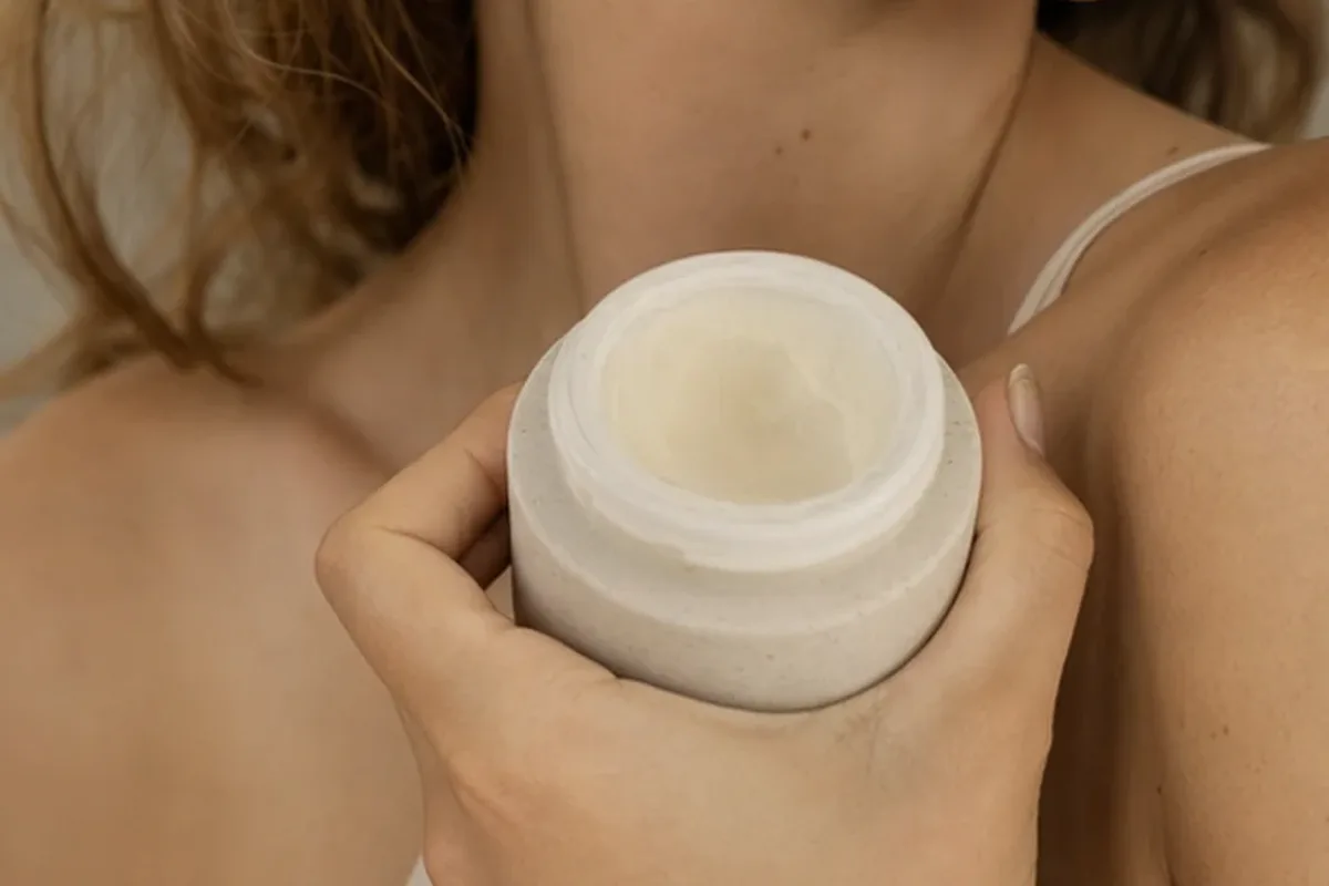 Hochwertige Beauty-Inszenierung zu Auswahlkriterien für Rasierschaum für empfindliche Haut