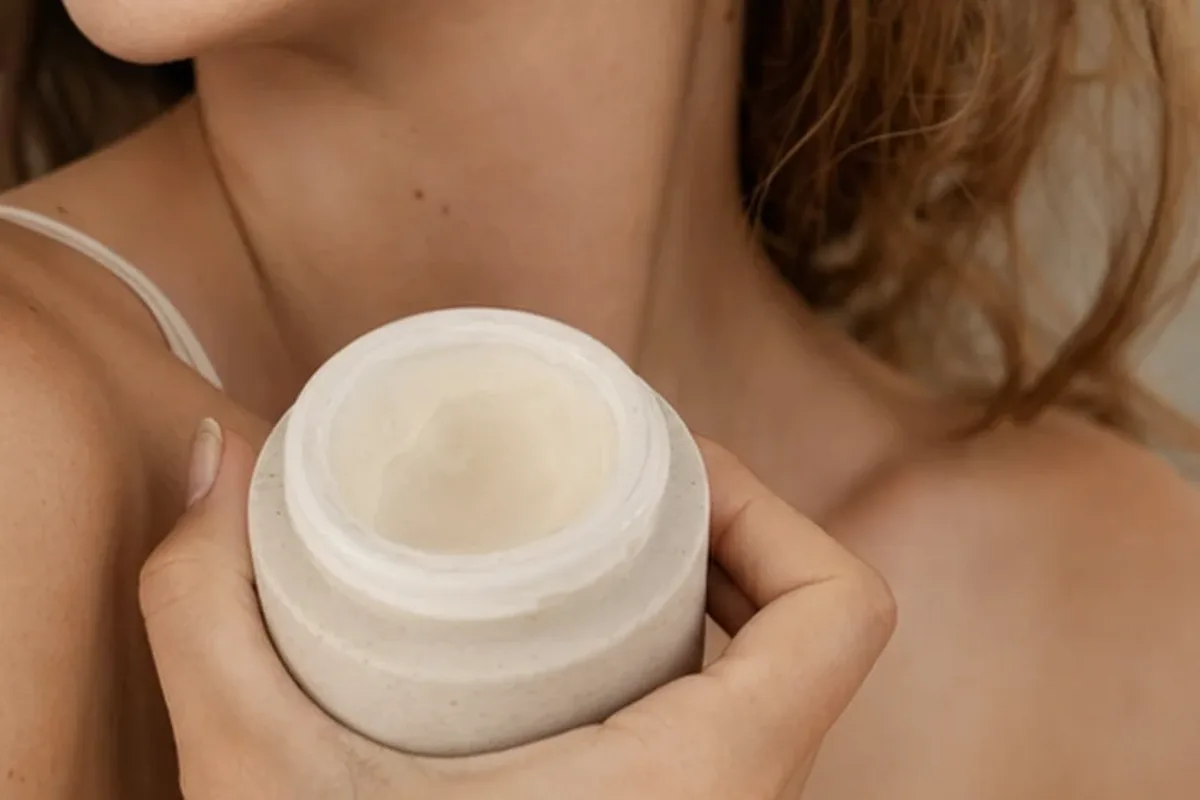 Hochwertige Beauty-Inszenierung zu Auswahlkriterien für Lidschatten für einen natürlichen Look