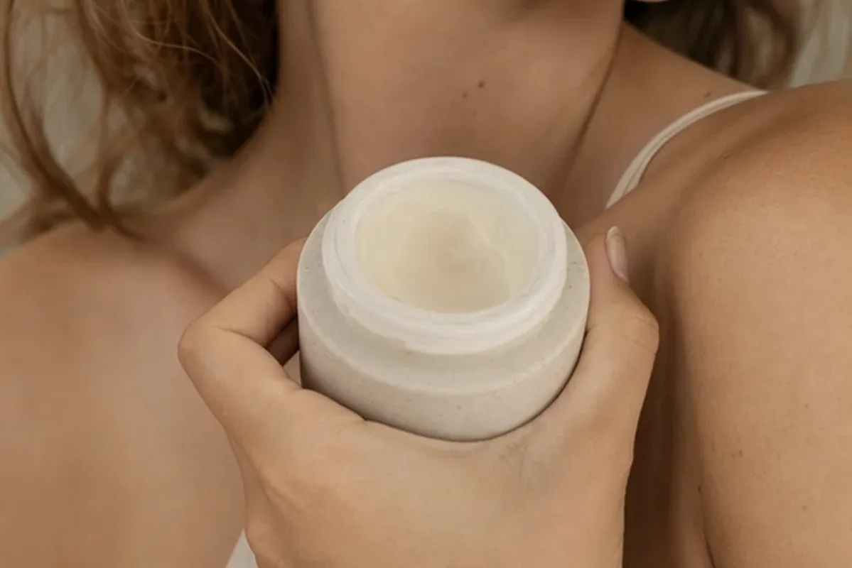 Hochwertige Beauty-Inszenierung zu Auswahlkriterien für Bronzer bei Rötungen